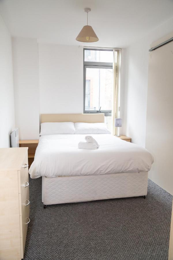 Serviced Apartment In Liverpool City Centre - Free Parking - Balcony - By Happy Days Exterior foto